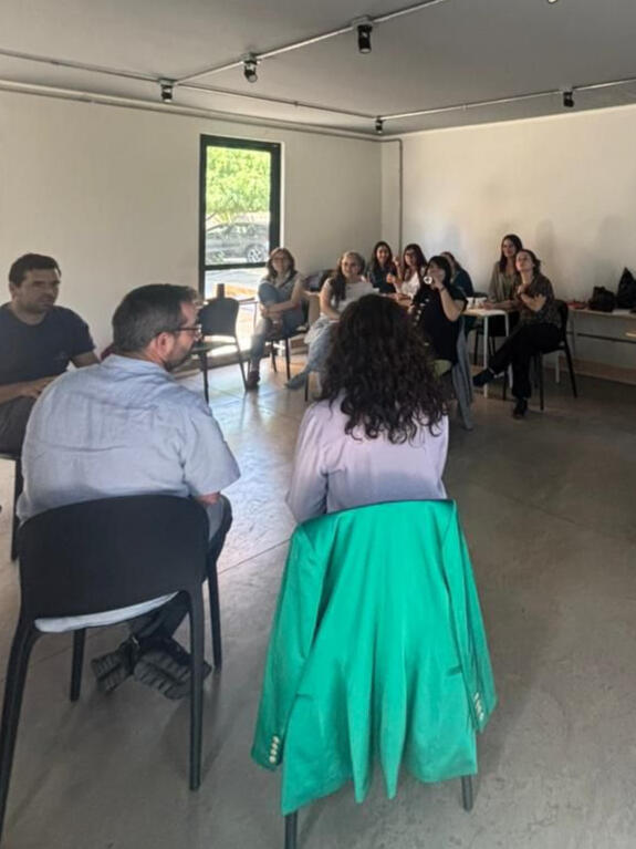 Eloisa Ojeda providing consecutive interpreting at a meeting